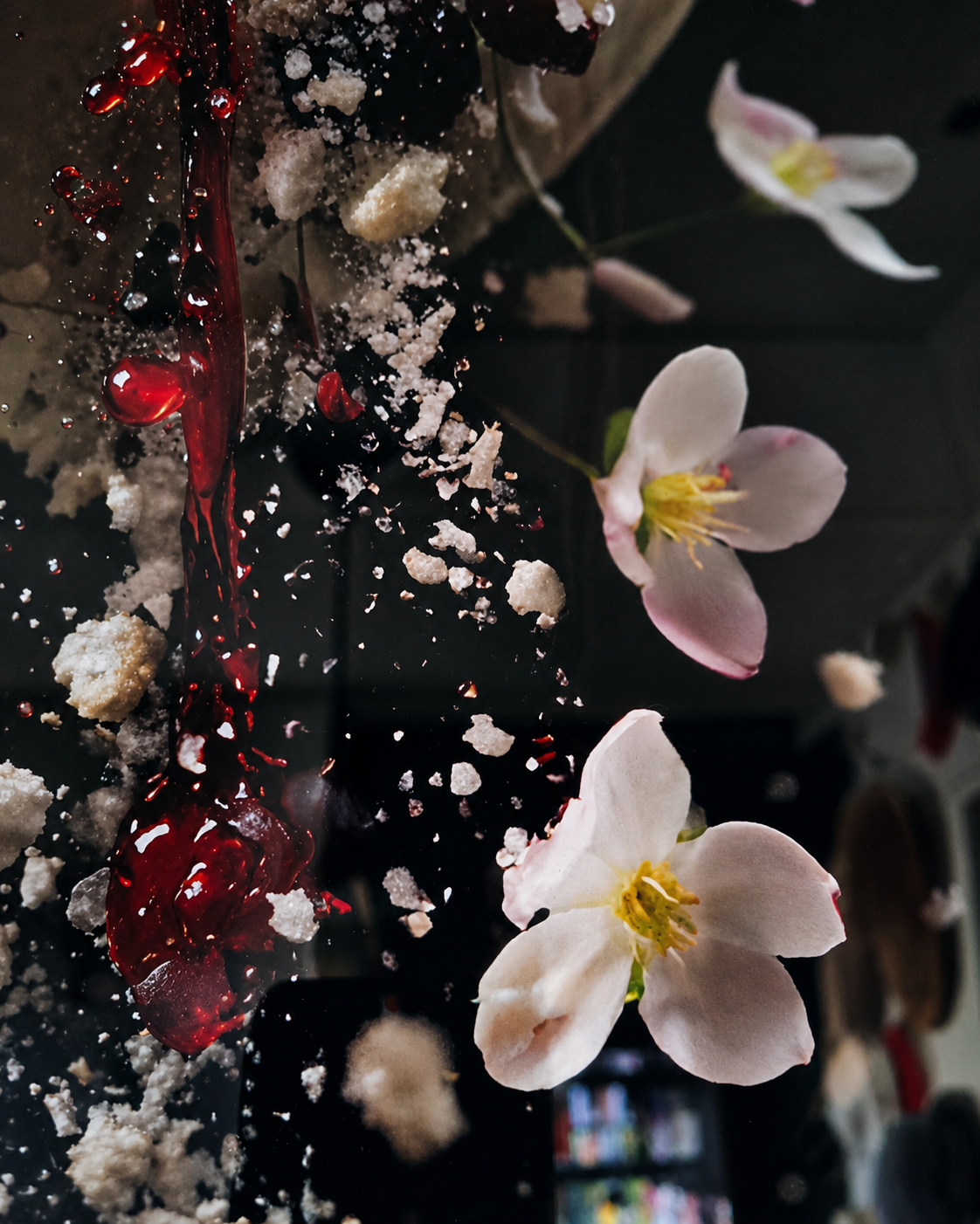 BLEEDING CORE – Framed Art Print (61×91 cm)