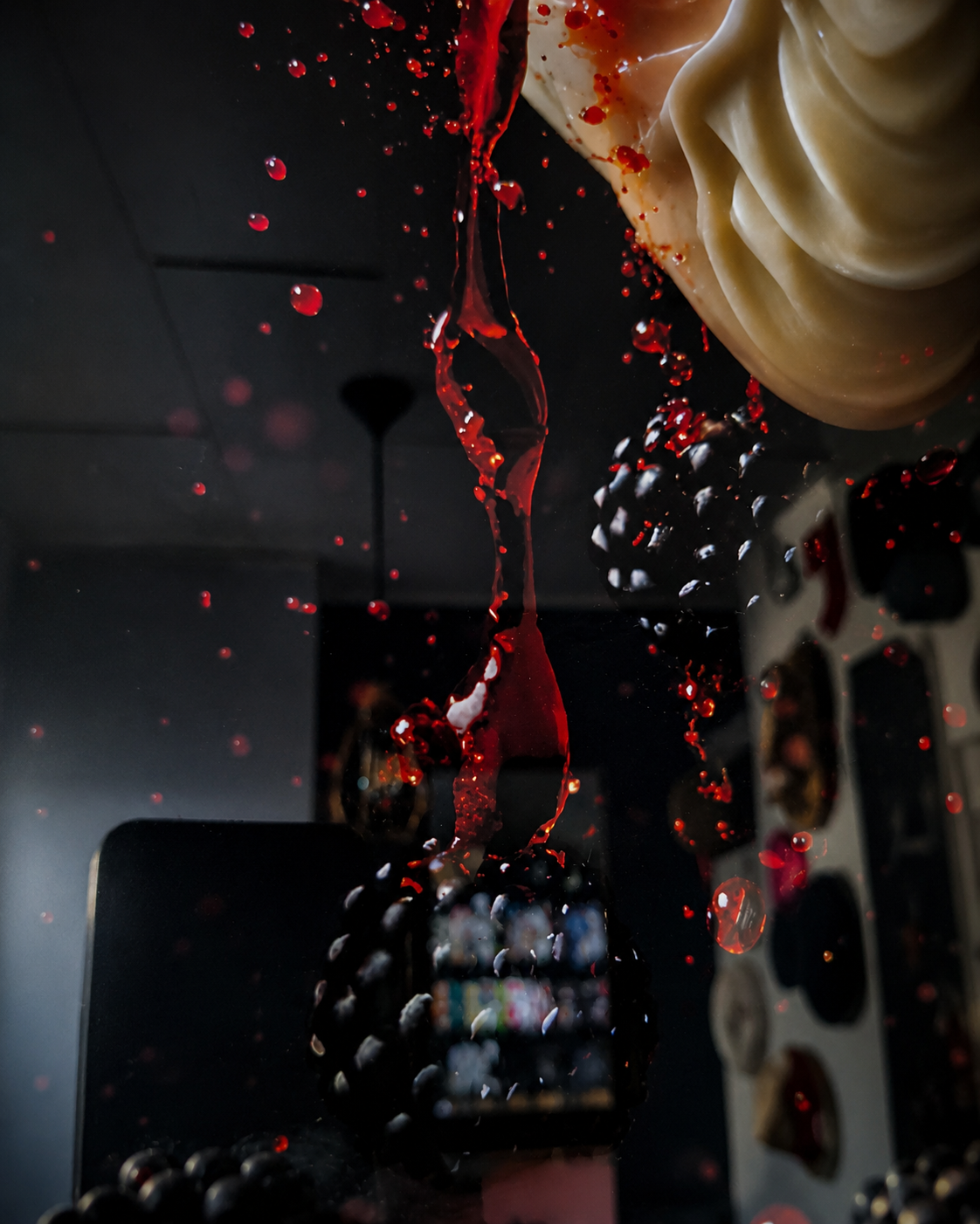 BLEEDING CORE – Framed Art Print (61×91 cm)